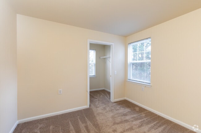 2BR, 1.5BA - 933SF