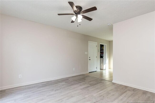 6449 Rutherglen Dr