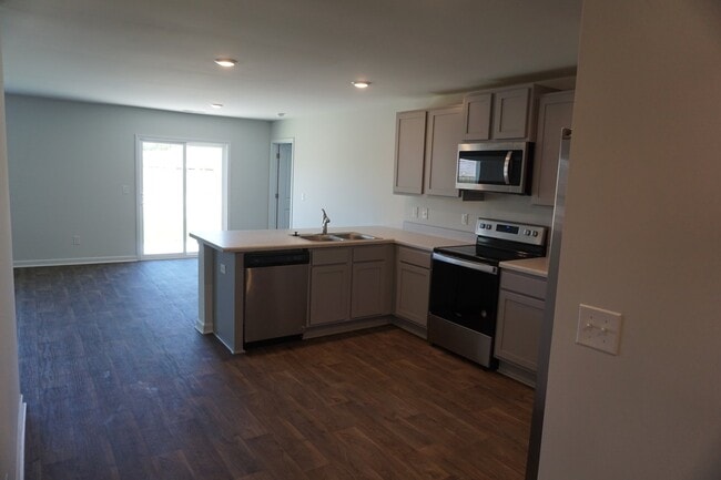Photo - 602 Draymore Dr NE