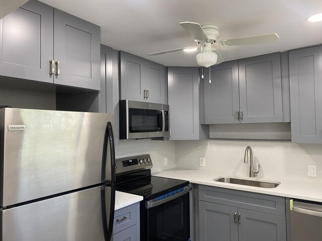 Building Photo - 256 Mansfield F Unit G