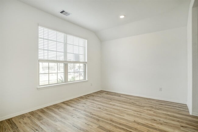 Photo - 3719 McCrary Falls Wy