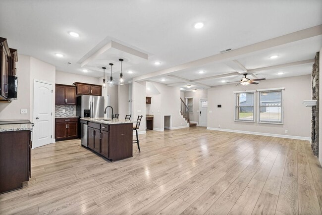 Building Photo - Beautiful 4 bedroom Pet Friendly Home For Rent!