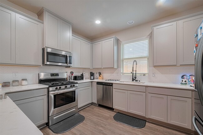 Building Photo - 10914 Webber Ln