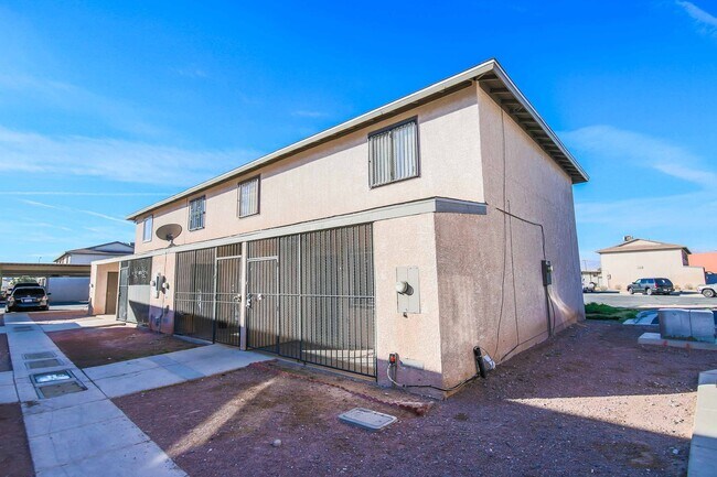 Cute 2 Bedroom Townhouse - Cute 2 Bedroom Townhouse
