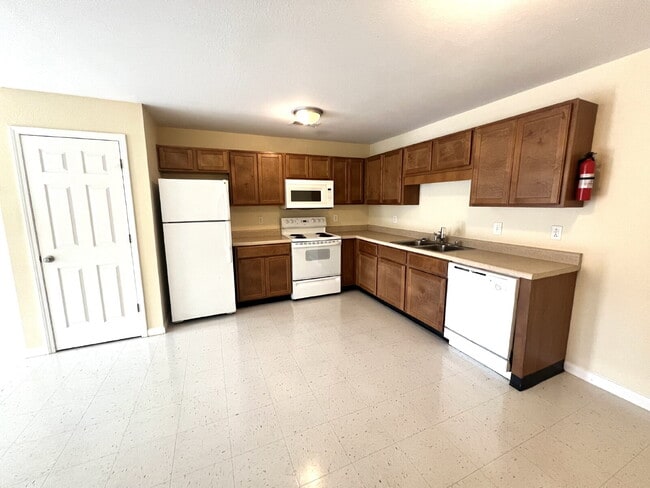 Photo - 9063-1 B PEMBROKE ROAD