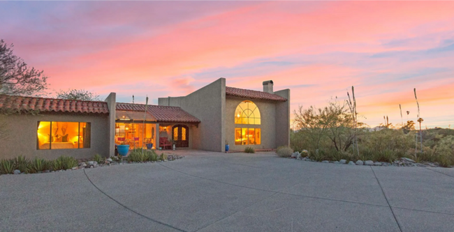 Building Photo - Stunning 2-Story Home!
