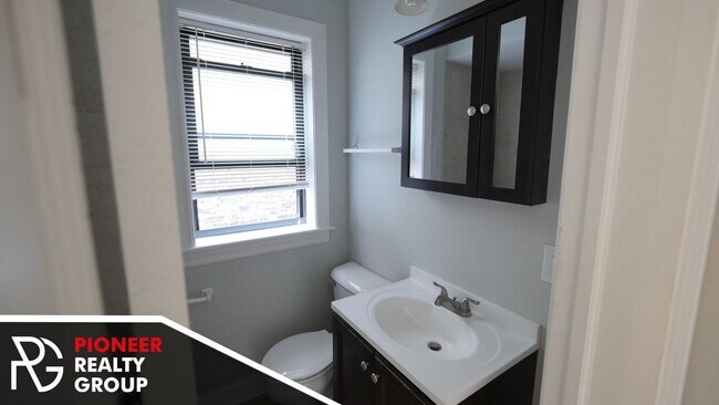 Photo - 837 W Wolfram St Unit 407