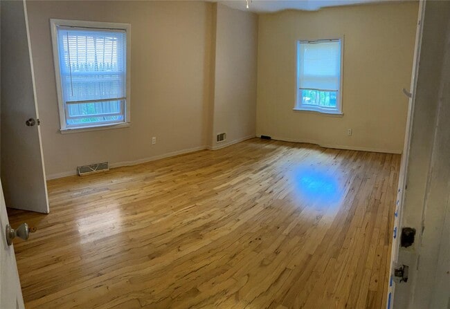 Photo - 166-26 Gothic Dr Apartment Unit 1