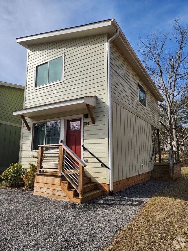 Building Photo - East Asheville Rental!