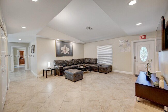 Photo - 402 SE 5th St