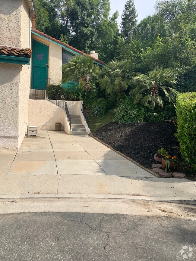 Building Photo - 5246 Calderon Rd Rental