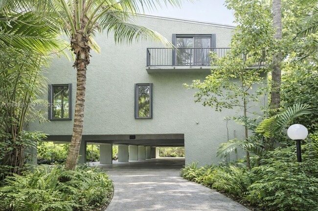 Building Photo - 980 NW N River Dr Unit 39