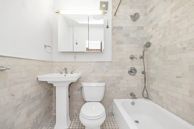 Photo - 130 Allen St Unit 3