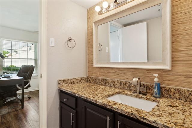 Photo - 724 Creekwood Ct