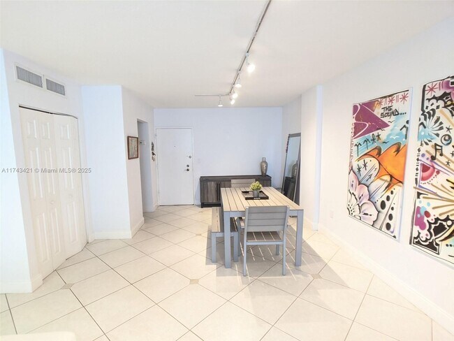 Photo - 800 West Ave Unidad 938