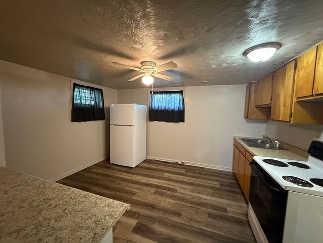 1102 E 14th St Unidad 1102 E 14th #3