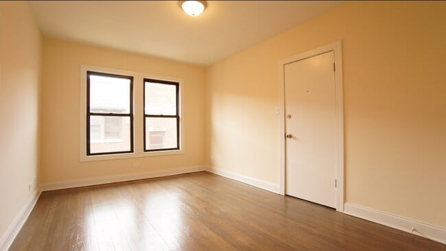 Building Photo - 2645 N Spaulding Ave Unit 3E