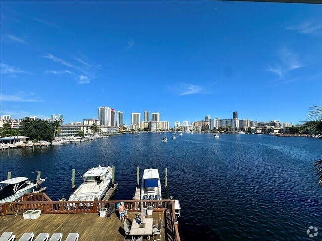Building Photo - 462 Golden Isles Dr Unit 311 Rental