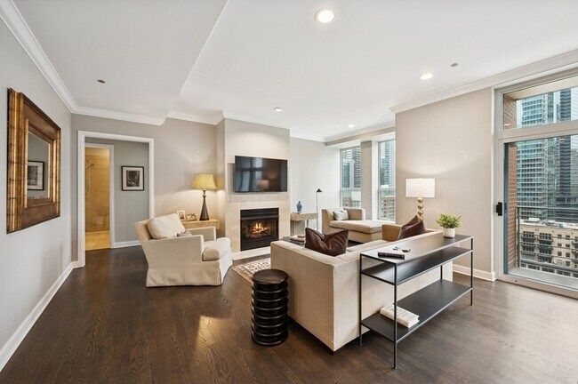 Photo - 415 E North Water St Unidad 1102
