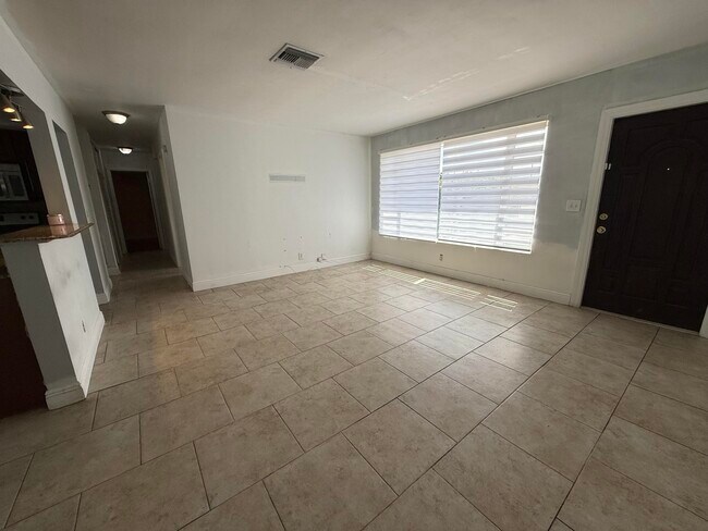Photo - 224 Tamoshanter Dr