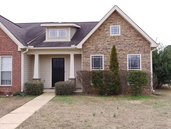 Building Photo - 2000 Rossburg Pl