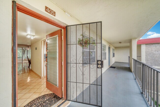 Photo - 3070 NW 48th Terrace Unidad 405