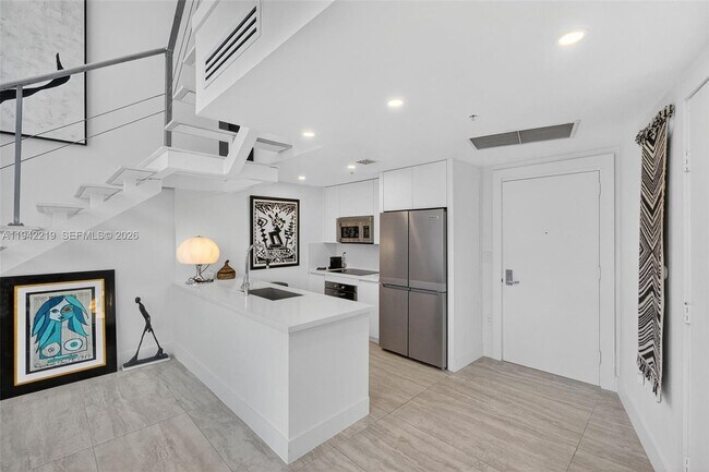 Photo - 92 SW 3rd St Unidad 307