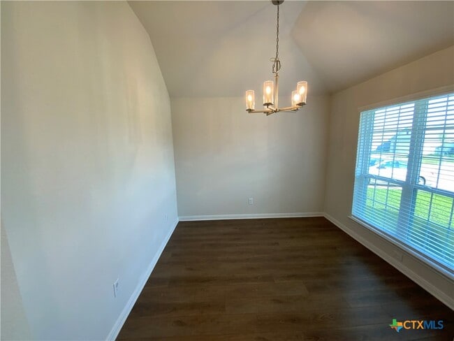 Photo - 3022 Dade Loop