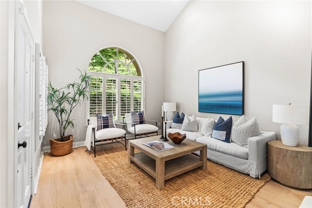 4 Nightingale Dr