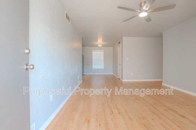 Photo - 4712 N Sterling Ave
