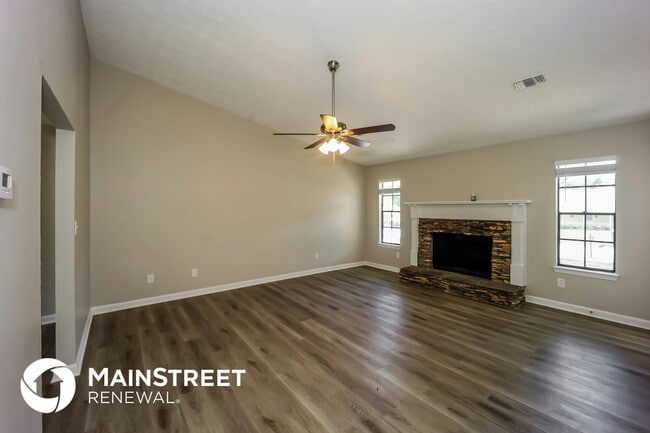 Photo - 252 Windemere Way