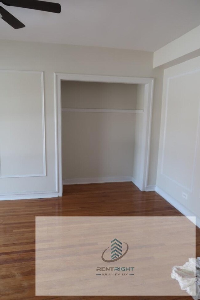 Photo - 426 W Briar Pl Unit F6