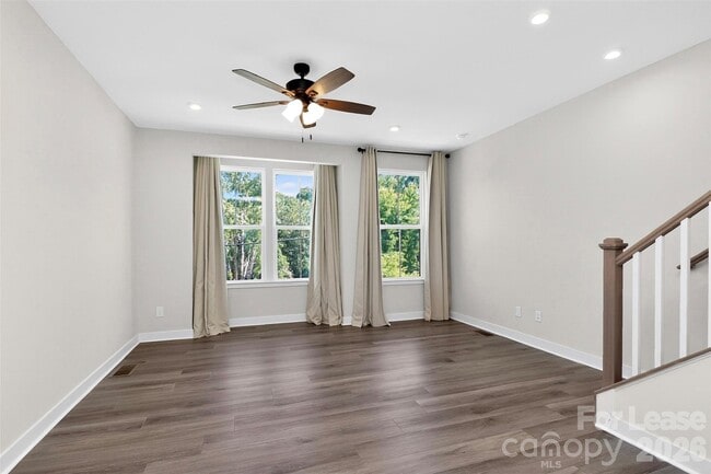 Photo - 948 Broad River Ln