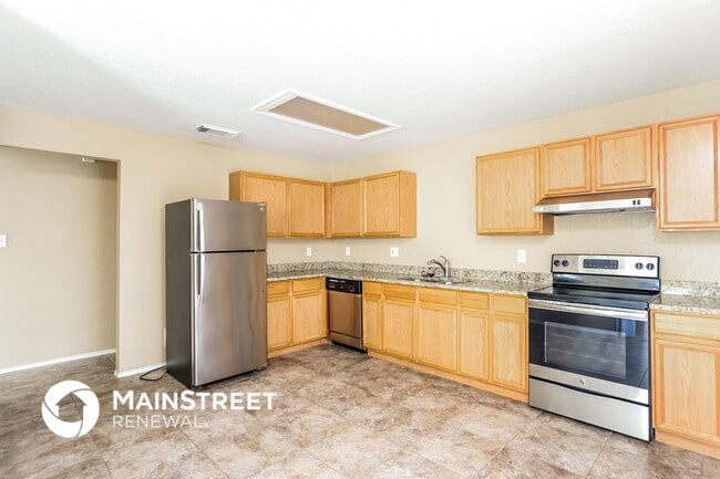 Photo - 428 Centroloma St