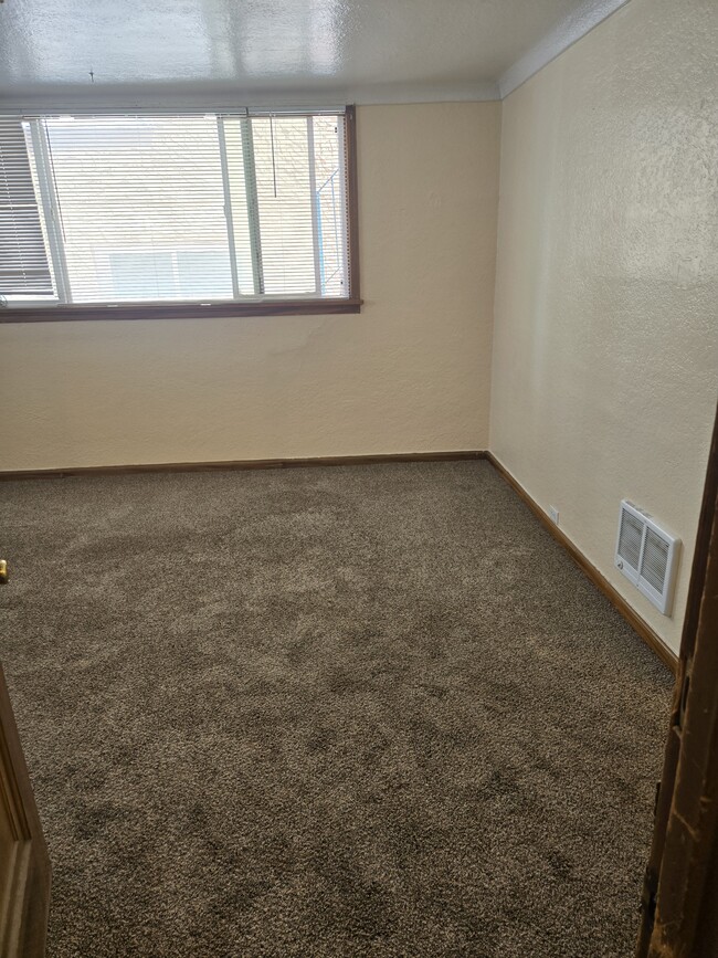 945 E Lander St Unit 2