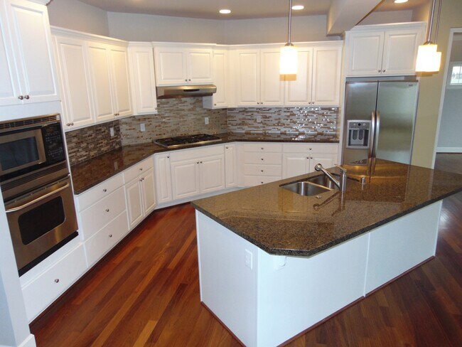 Photo - 4+ Bedroom/2.5 Bath Luxury Kirkland Home.  Spacious Home, Rose Hill Area!  A Must See!