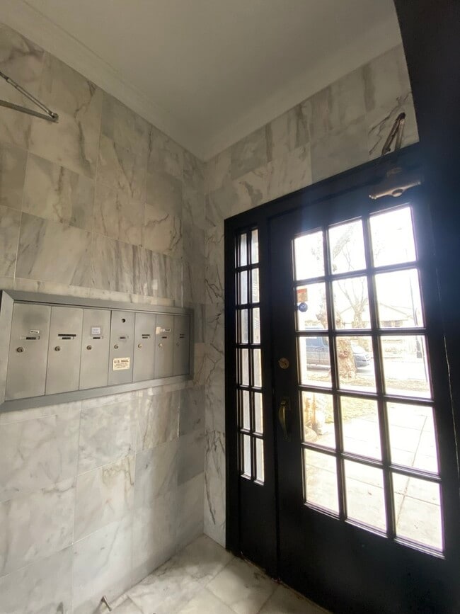 Photo - 1721 W Bryn Mawr Ave