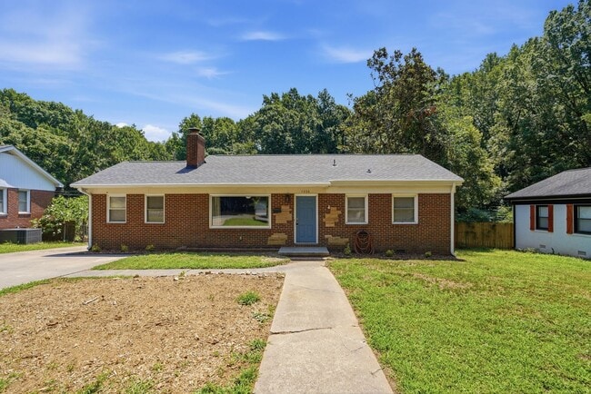 Building Photo - Move-in Ready 3 Bedroom Ranch Home in Eastway Park