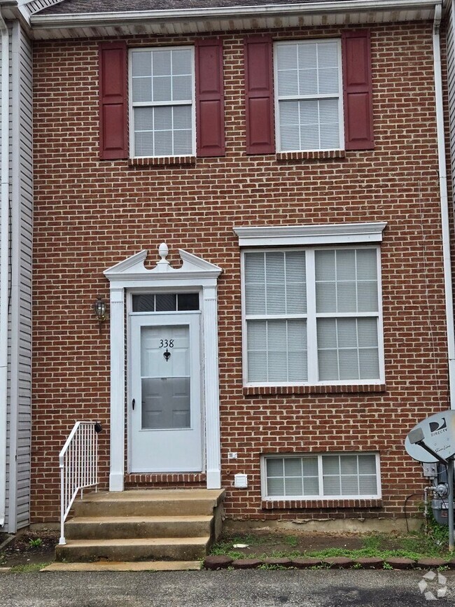 Building Photo - 3 Bedroom, 1.5 Bath townhome in Newtowne V...