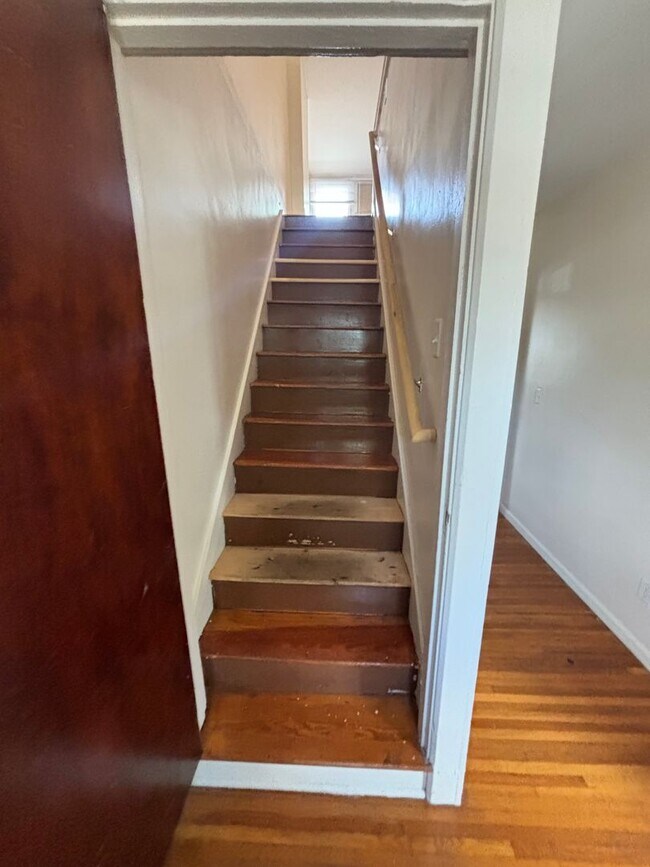 289-295 E 18th