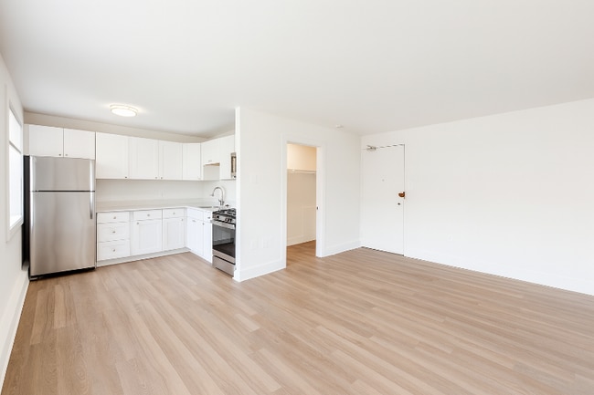 Photo - 4465 MacArthur Blvd NW Apartamento Unidad 104