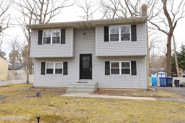 Building Photo - 21 Aster St