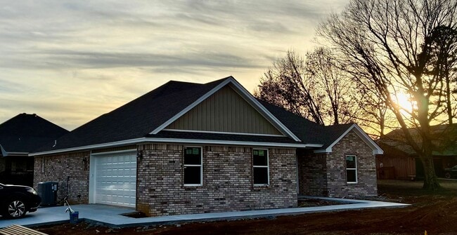 Building Photo - Brand New Construction in Quiet Searcy Neighborhood