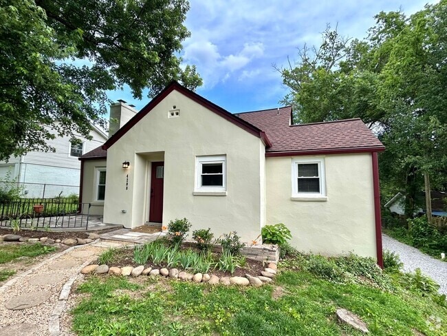 Building Photo - Newly remodeled 3 bedroom, 2 bath home for...
