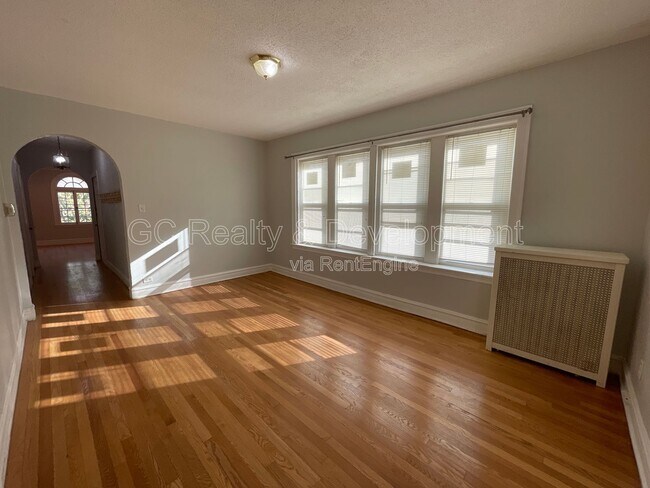 Photo - 7512 N Claremont Ave Unidad 2