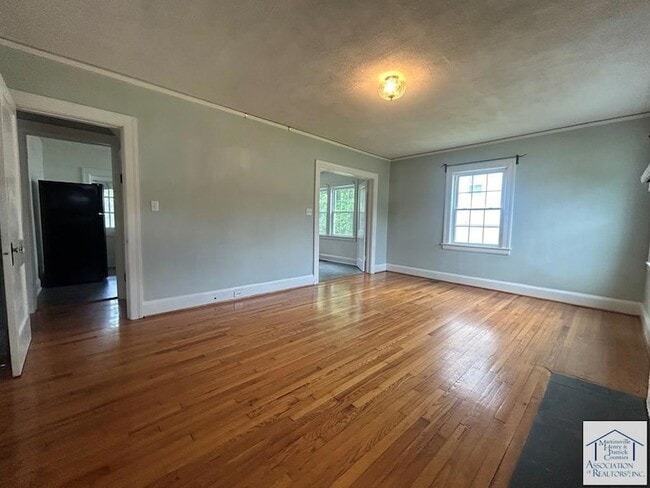 Photo - 1118 Oakgrove Ave