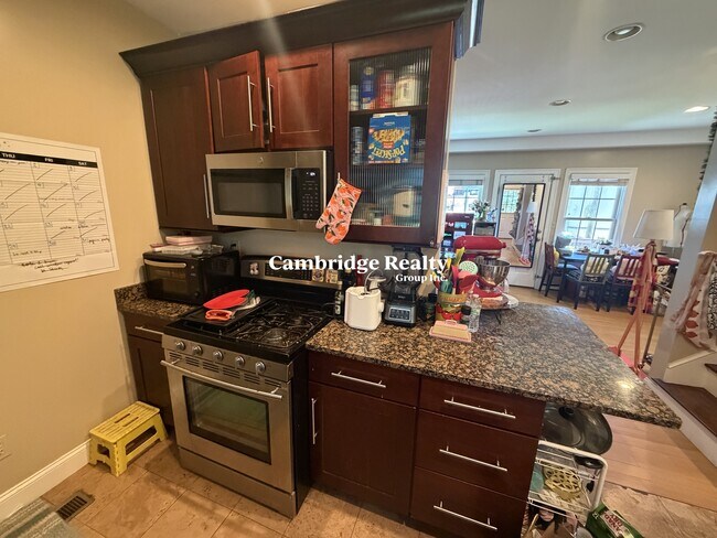 Photo - 325 Elm St