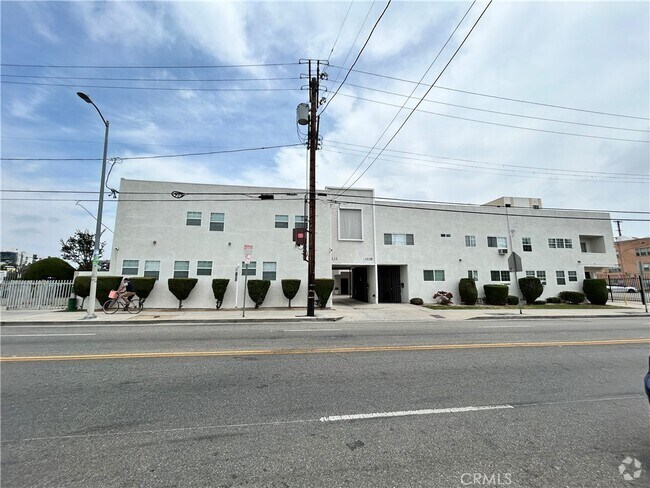 Building Photo - 1036 Normandie Ave Unit 14-14 Rental