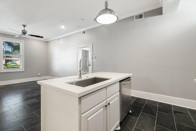 Photo - 2401 Market St Unidad 101