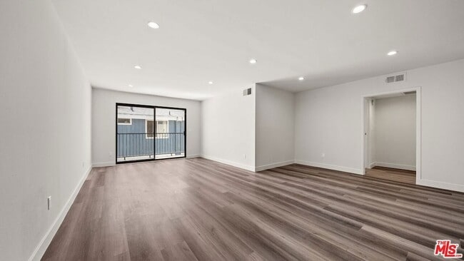 Photo - 7453 Haskell Ave